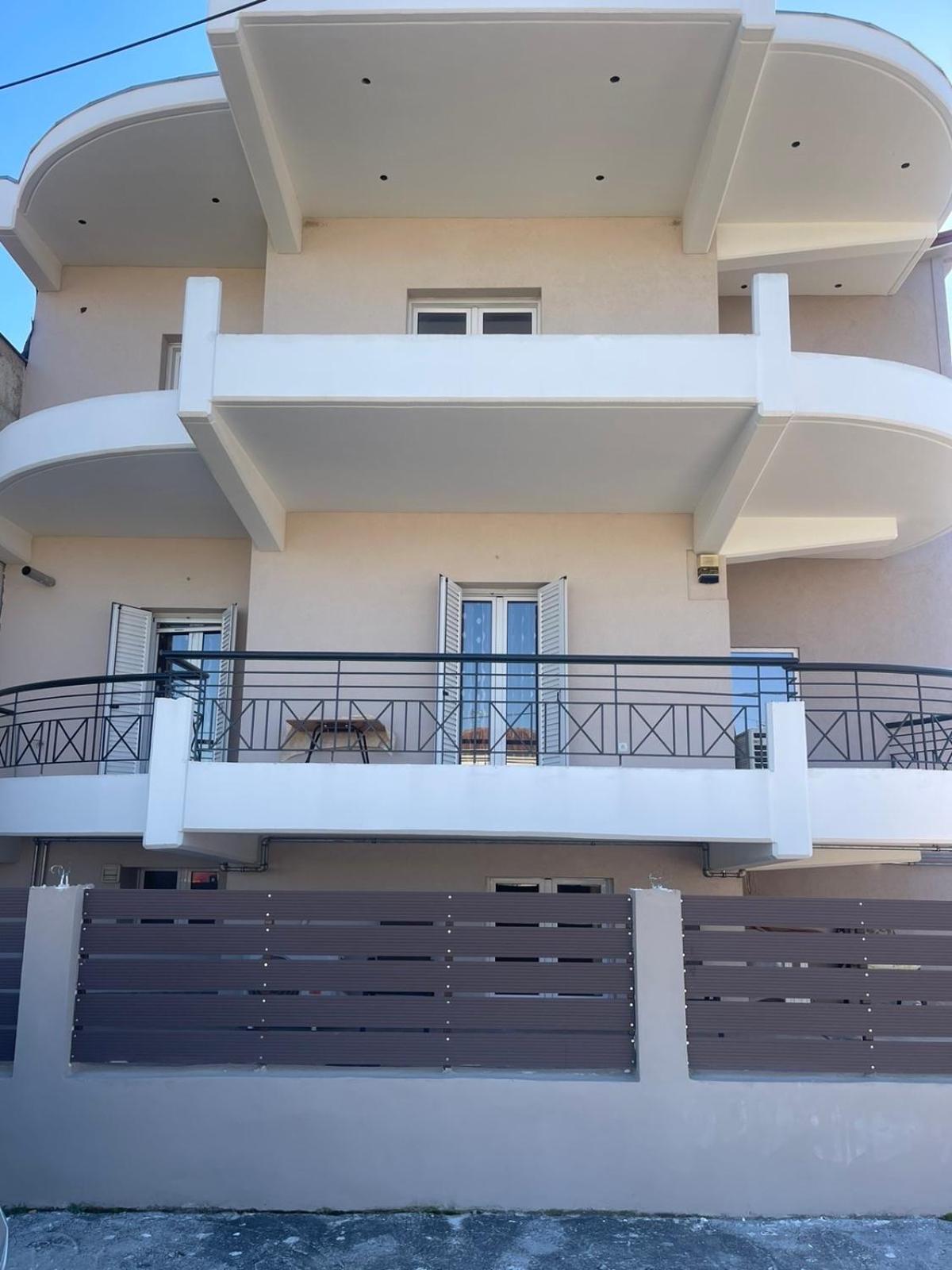 Bright Apartment, Spacious Near The Center Tríkala エクステリア 写真