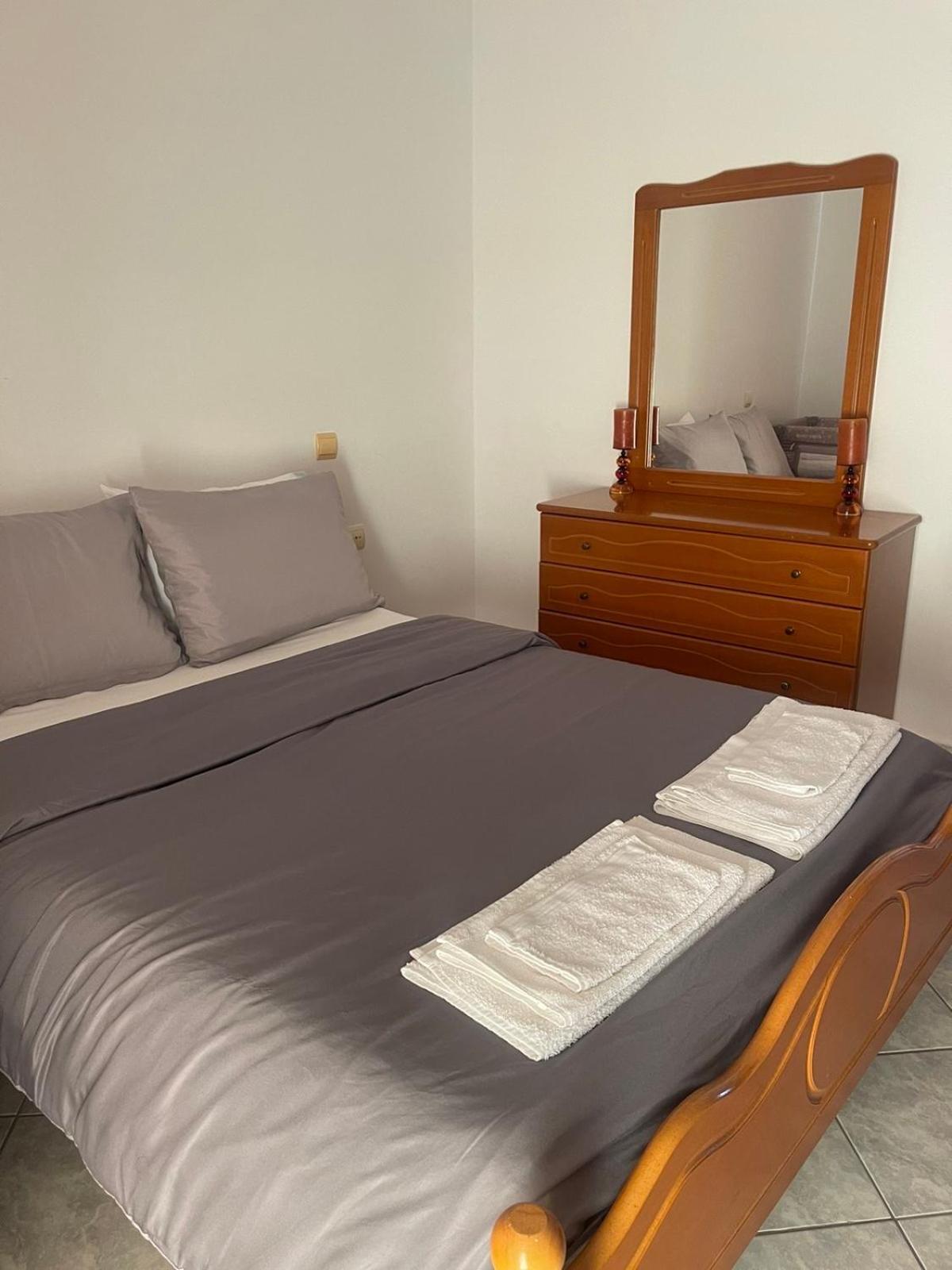 Bright Apartment, Spacious Near The Center Tríkala エクステリア 写真
