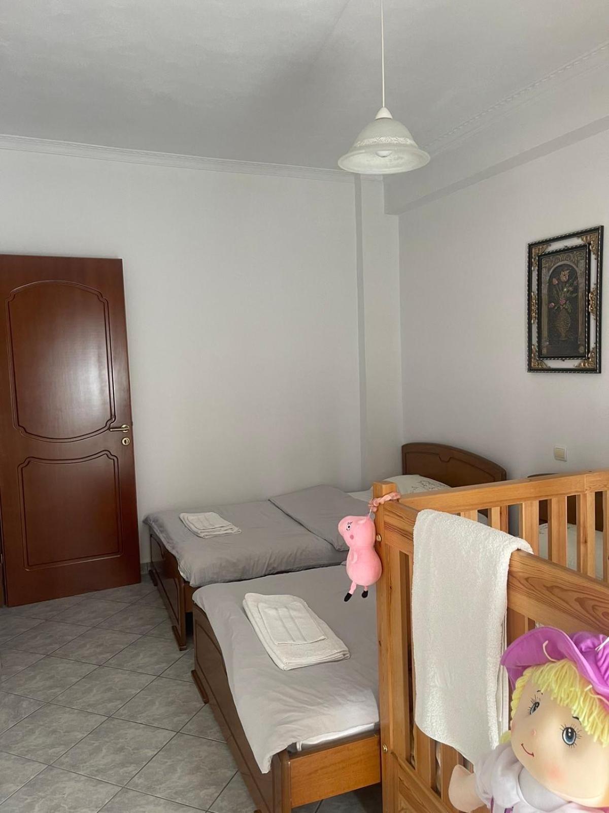 Bright Apartment, Spacious Near The Center Tríkala エクステリア 写真